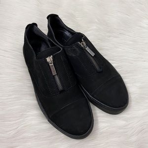 The Flexx Black Zip Leather Sneakers
